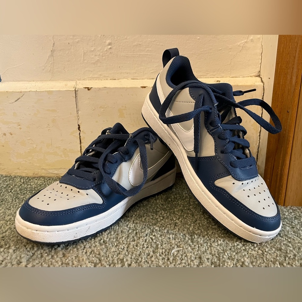 Youth Boy's Nike blue/gray shoes Size 4 Y